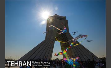 همایش زنگ تحرک و جشنواره بادبادک ها در میدان آزادی 25