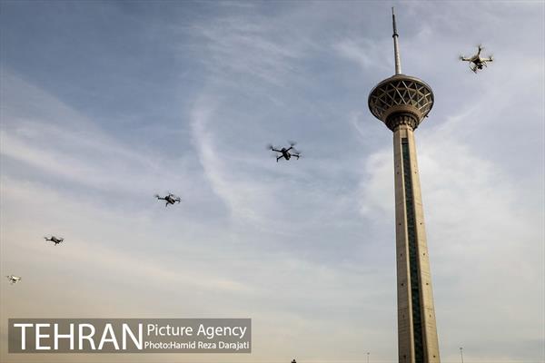 پروازدسته جمعی  پهپادها در برج میلاد تهران 24