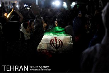 شادی مردم تهران پس از صعود تیم ملی فوتبال به جام جهانی 12