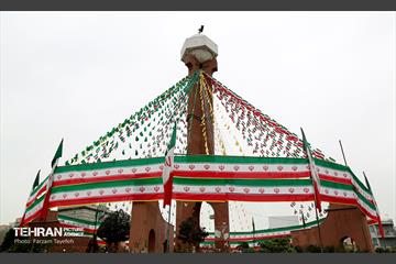 پرچم افتخار در ایام الله دهه فجر ۱۴۰۰ منطقه ۵