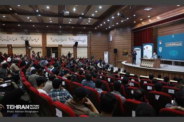 نشست جمعی از دانشجویان با شهردار تهران 19