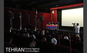 نقد مستند آی آدم ها در خانه هنرمندان‎ 8