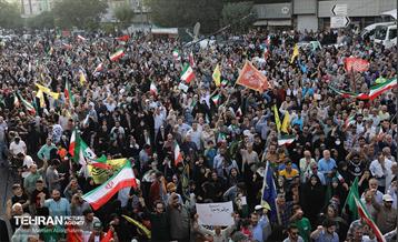 اجتماع مردمی در اعتراض به حمله آمریکا به تاسیسات هسته‌ای ایران 13