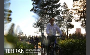 بازدید پیروز حناچی شهردار تهران از بوستان جنگلی چیتگر تا دریاچه شهدای خلیج فارس 13