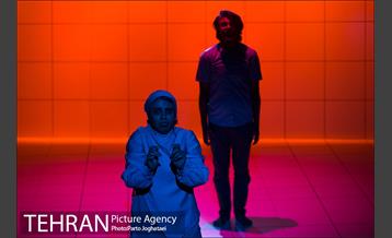 نمایش فقط چهل روزه بودم 17