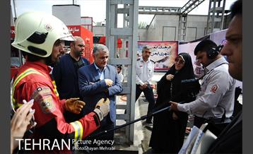 بازدید اعضای شورای اسلامی شهر از نمایشگاه آتش نشانی 31