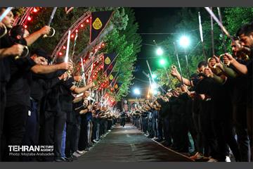 رژه‌ی شاه حسین گویان مکتب تشیع 12