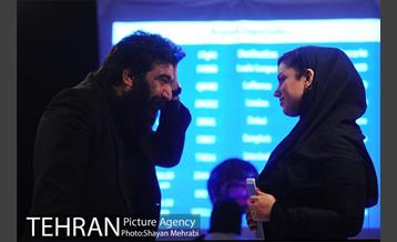 نمایش "او فقط خسته بود" 18