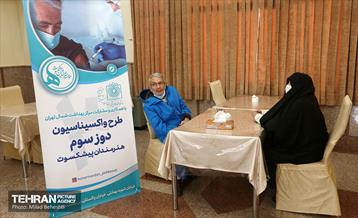 واکسیناسیون دوز سوم هنرمندان پیشکسوت 18