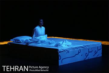 نمایش امشب اینجا 15
