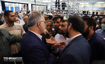 حضور شهردار تهران در نماز جمعه 32