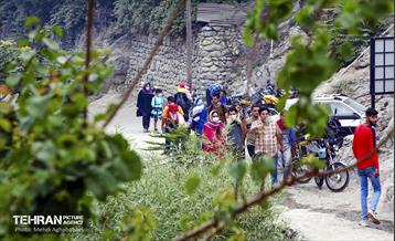 یک روز تعطیل در درکه 16