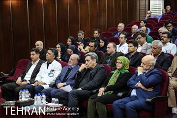 آیین کاشت درخت در بیمارستان شریعتی توسط شهردار تهران 15