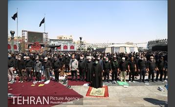 مراسم عزاداری ظهر عاشورا در میدان امام حسین(ع) 24