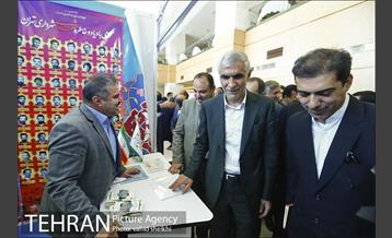 بازدید شهردار از نمایشگاه دستاوردهای معاونت توسعه منابع  انسانی شهردار تهران 6