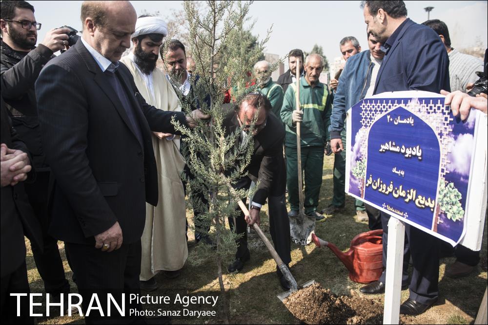 مراسم کاشت نهال به نام و یاد مشاهیر شهرری‎ 24
