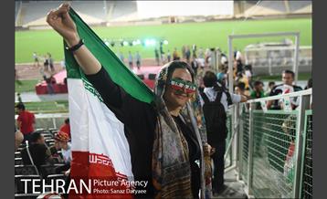 تماشای دیدار تیم‌های ملی ایران و پرتقال در استادیوم آزادی 33