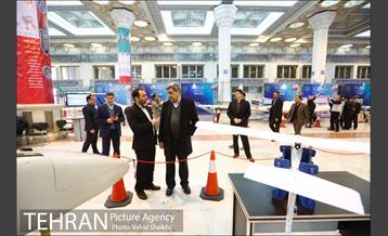 بازدید شهردار از نمایشگاه بزرگ دستاوردهای دفاعی جمهوری اسلامی و نمایشگاه سازندگی ،محرومیت زدایی و خدمات رسانی 4