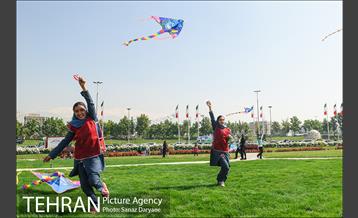 همایش زنگ تحرک و جشنواره بادبادک ها در میدان آزادی 39