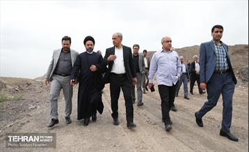 بازدید عضو شورای شهر از پروژه بزرگراه شهید شوشتری 32