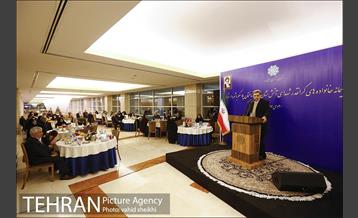 نشست صمیمانه خانواده های شهدای آتش نشان حادثه ساختمان پلاسکو با شهردار تهران 31