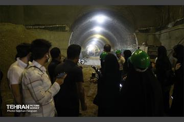 تور بازدید شرکت کنندگان دوره آرمانشهر از ایستگاه مترو میدان کتاب 25