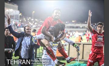 اهدای جام قهرمانی لیگ برتر به تیم پرسپولیس 34