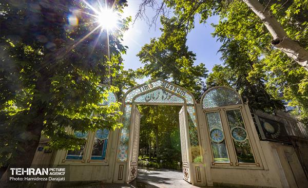 زیربنای عمارت موزه زمان در حدود 700 متر مربع است که مهندس مشاور ساختمان آن در زمان بازسازی مهندس ابتکار و معماران این بنا استاد کاشی و استاد حاج رمضان عباسیان بوده اند.