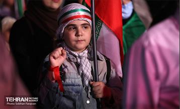 اجتماع مردمی دفاع از انقلاب در میدان کمال الملک تهرانسر 13