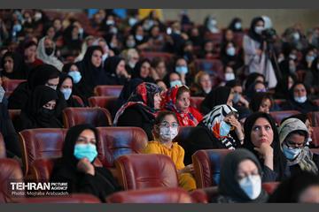 همایش تقدیر از ایثارگران سلامت