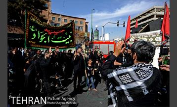 پیاده روی جاماندگان اربعین حسینی(ع) در تهران-2 36