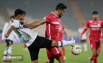 دیدار تیم های فوتبال پرسپولیس تهران و نفت مسجد سلیمان 12