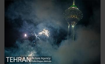نور افشانی برج میلاد به مناسبت 22 بهمن 11