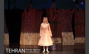 نمایش گیسوانی برای پرواز‎ 18