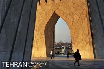 میدان آزادی 42
