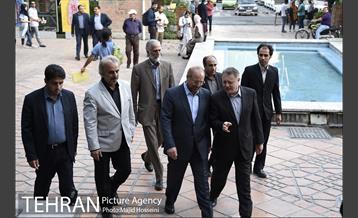 دیدار شهردار تهران با هنرمندان و رونمایی از قرآن خطی 1