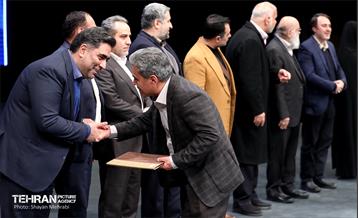 آیین تجلیل از همکاران شرکت خودرو سرویس شهر 17