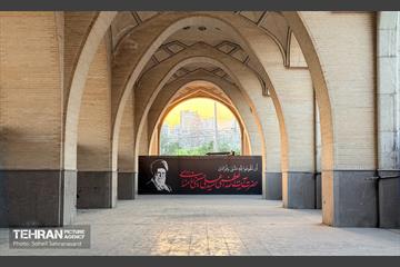 آماده سازی مصلی امام خمینی(ره) در آستانه مراسم وداع با رهبر شهید