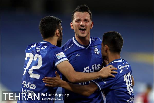 دیدار تیم های فوتبال استقلال تهران و پدیده مشهد  18