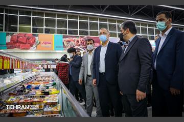 بازدید شهردار تهران از فروشگاه شهروند و میادین میوه تره بار 21