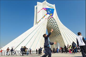 همایش زنگ تحرک و جشنواره بادبادک ها در میدان آزادی 19