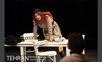 نمایش سه خواهر‎ 17