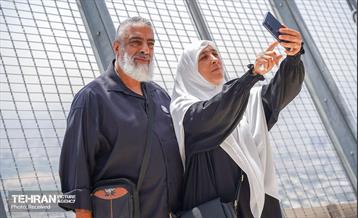 بازدید بیش از ۱۰۰ خانواده شهدای غزه از برج میلاد 16