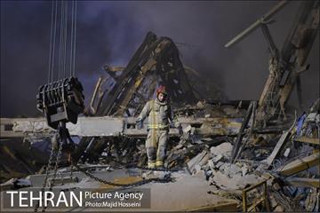 امداد رسانی شبانه در حادثه پلاسکو 11