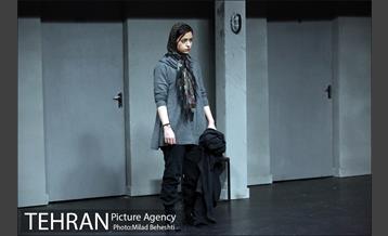 نمایش خداوند هایم را فراموش کرده است‎ 9