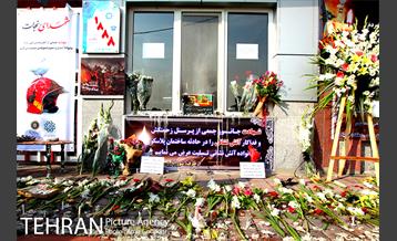 ادای احترام دانش آموزان به کارکنان آتش نشان ایستگاه 100‎ 2