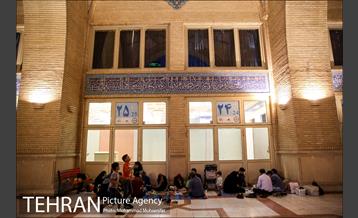 افطاری ساده در حاشیه نمایشگاه قرآن 26