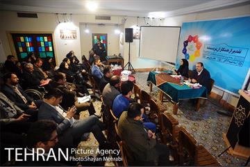 تقدیر از همکاران نویسنده و رونمایى از دوهفته نامه همگامان 11