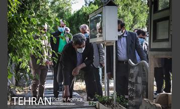 حضور شهردار تهران در بهشت زهرا(س) و مزار شهدای آتش نشان 8