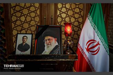 زائران مراسم وداع با آقای شهید ایران در زائرشهرهای منطقه ۱۳ 27